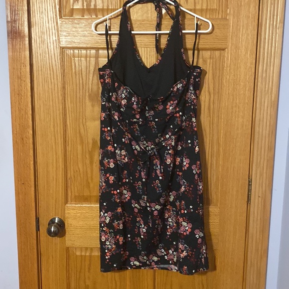 Thyme Maternity -Tie up Halter dress - Picture 3 of 5